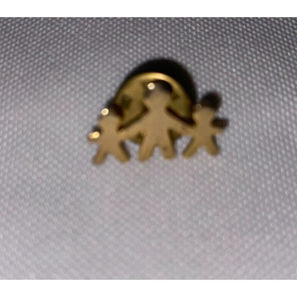 Unity UNITED WAY 3 PEOPLE HOLDING HANDS LAPEL PIN Brooch Vintage